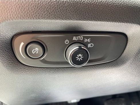 Used 2022 Chevrolet Traverse Premier AWD/4WD image 18