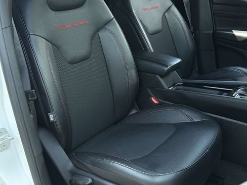 Used 2025 Jeep Compass Trailhawk AWD/4WD image 37
