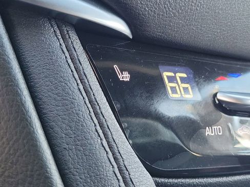 Used 2025 Cadillac XT5 Luxury image 33