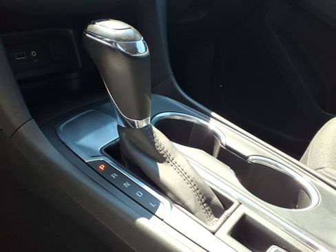 Used 2019 Chevrolet Equinox LT FWD image 14