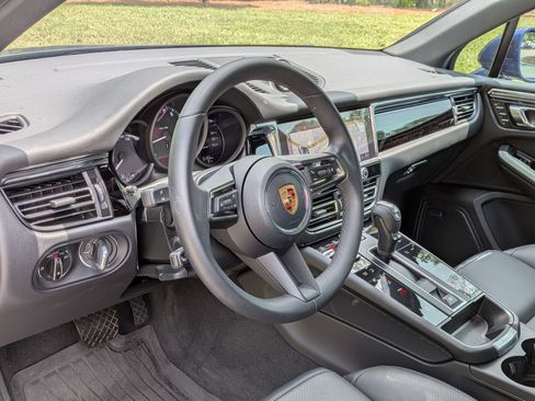 Certified 2026 Porsche Macan AWD/4WD image 4
