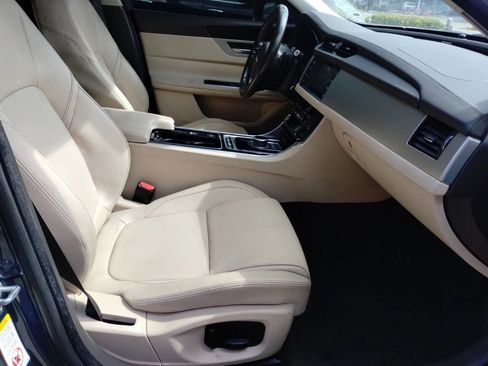 Used 2017 Jaguar XF Premium RWD image 41
