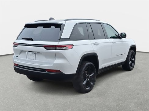 New 2025 Jeep Grand Cherokee Laredo image 5