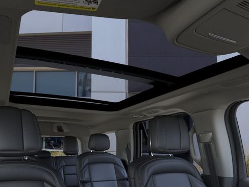 New 2026 Lincoln Navigator Reserve AWD/4WD image 22