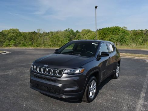 Used 2023 Jeep Compass Sport AWD/4WD image 3
