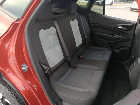 Used 2024 Chevrolet Trax RS w/ Sunroof Package image 17