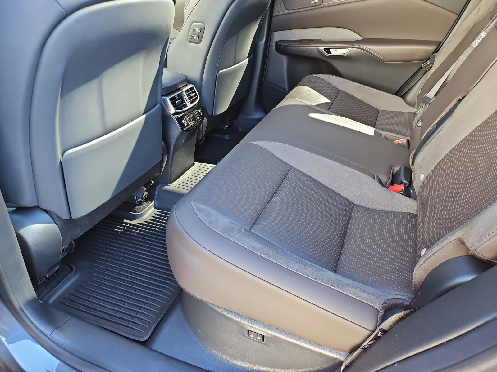 Used 2025 Lexus RX 450h AWD w/ Convenience Package image 31