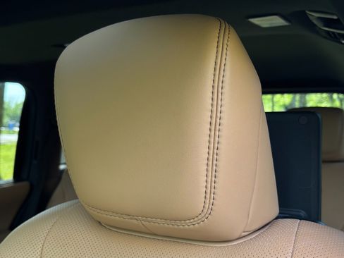 Used 2023 Lexus LX 600 4WD w/ Accessory Package (Z1) image 12