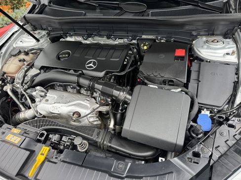 Used 2021 Mercedes-Benz GLB 250 image 5