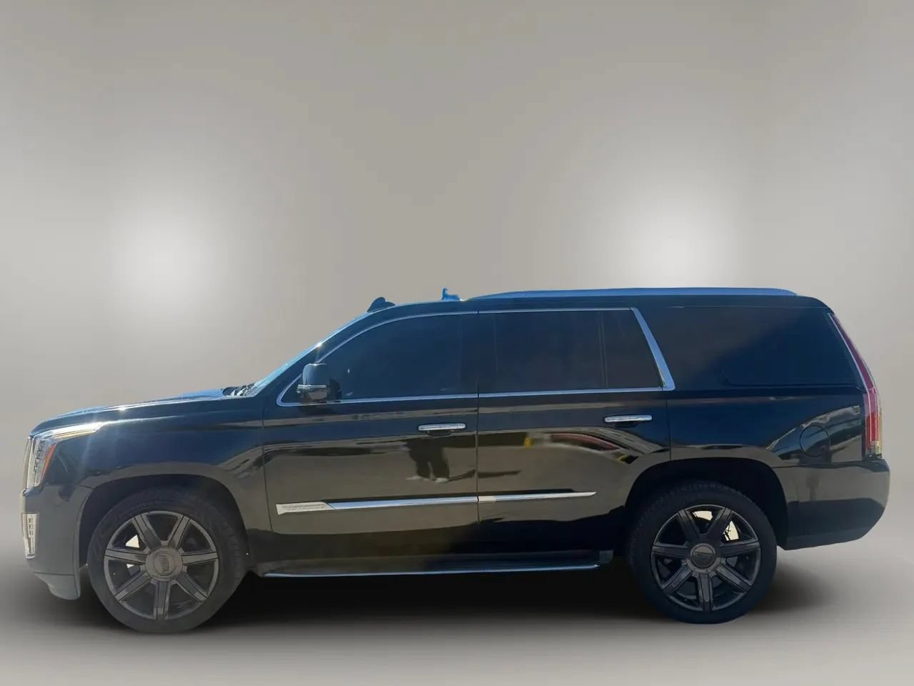 Used 2016 Cadillac Escalade Premium RWD image 4
