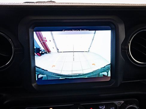 Used 2021 Jeep Wrangler Unlimited Sahara image 32