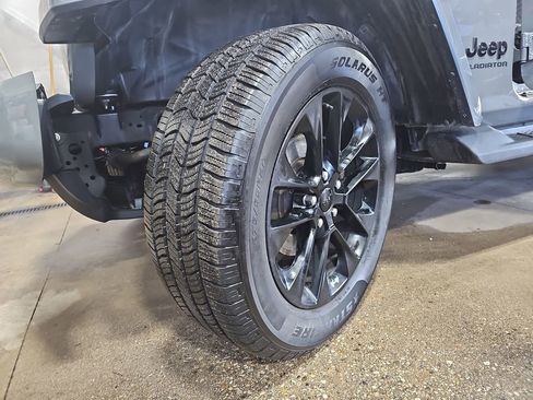 Certified 2022 Jeep Gladiator Overland image 32