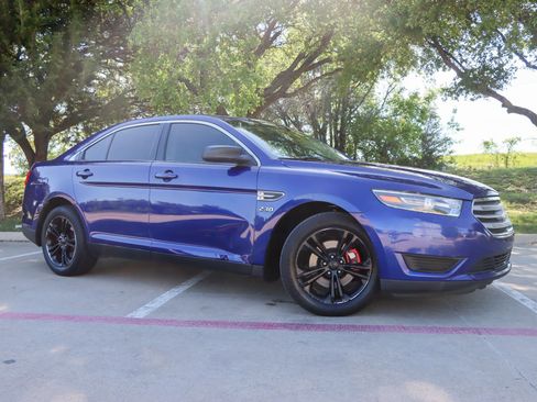 Used 2015 Ford Taurus SE image 1