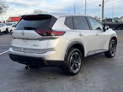 Used 2024 Nissan Rogue SV image 5
