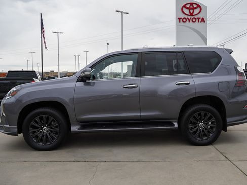 Used 2023 Lexus GX 460 Premium w/ Accessory Package image 5