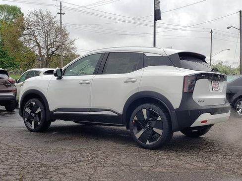 New 2025 Nissan Kicks SR image 4