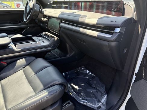 Used 2025 Lincoln Navigator Reserve w/ Jet Appearance Package image 4