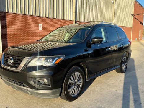Used 2017 Nissan Pathfinder SL image 1