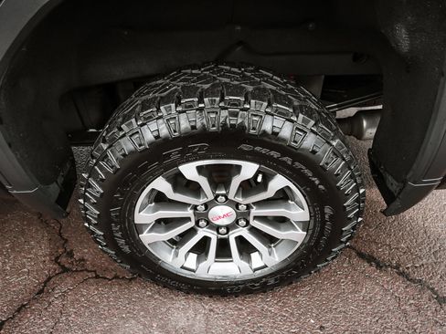Used 2022 GMC Sierra 1500 AT4 w/ AT4 Premium Package AWD/4WD image 8