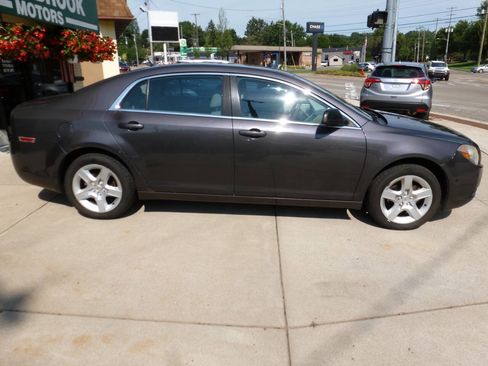 Used 2010 Chevrolet Malibu LS image 5