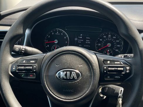Used 2017 Kia Sorento L FWD image 12