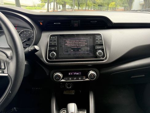 Used 2019 Nissan Kicks SV FWD image 24