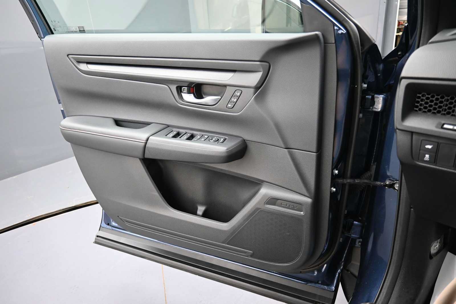 Used 2025 Honda CR-V Sport-L image 11