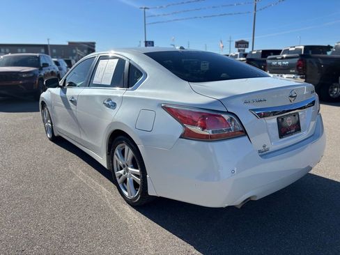 Used 2015 Nissan Altima 3.5 SL image 2