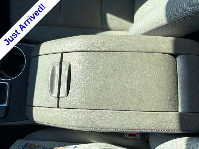 Used 2018 Toyota Highlander LE FWD image 32