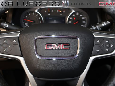 Certified 2023 GMC Acadia SLE w/ Driver Convenience Package image 28