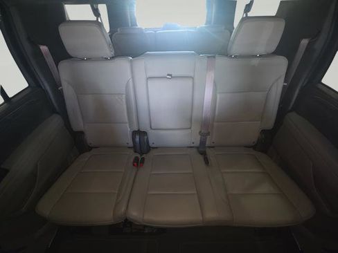 Used 2022 Chevrolet Suburban LT image 24