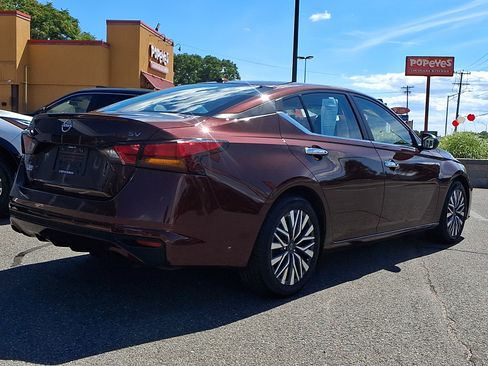 Used 2024 Nissan Altima 2.5 SV FWD image 7