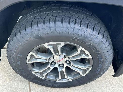 Used 2025 GMC Sierra 1500 SLT AWD/4WD image 21