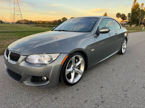 Used 2011 BMW 335i Convertible image 9
