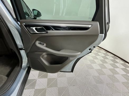 Used 2020 Porsche Macan image 24