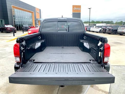 Used 2023 Toyota Tacoma SR AWD/4WD image 38