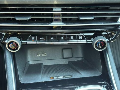 Used 2024 Chevrolet Traverse RS FWD image 24