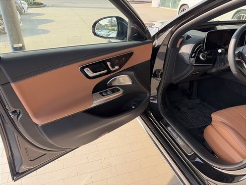 Used 2025 Mercedes-Benz E 350 Sedan image 12