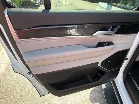 Certified 2024 Jeep Wagoneer 4WD image 24