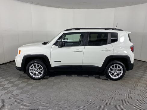 Used 2022 Jeep Renegade Latitude AWD/4WD image 10