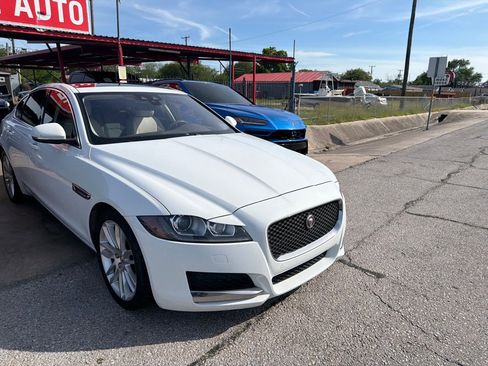 Used 2016 Jaguar XF Prestige RWD image 9