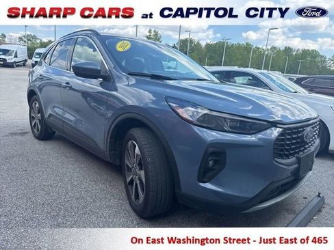 Used 2025 Ford Escape Platinum AWD/4WD image 1