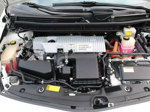 Used 2013 Toyota Prius Three image 32