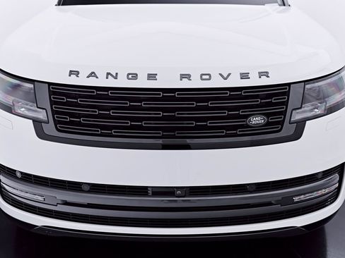 Used 2025 Land Rover Range Rover SE AWD/4WD image 18