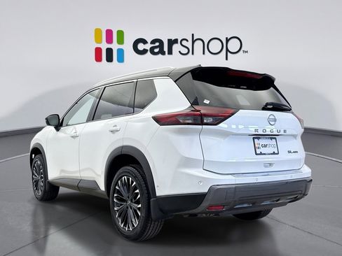 Used 2025 Nissan Rogue SL w/ Tech Package image 3