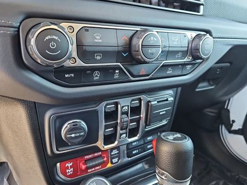 Used 2025 Jeep Wrangler Unlimited Rubicon image 21