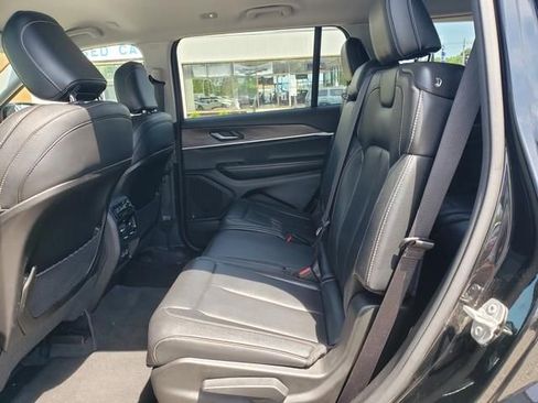 Used 2023 Jeep Grand Cherokee L Limited w/ Black Appearance Package AWD/4WD image 12