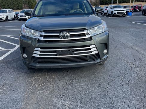 Used 2017 Toyota Highlander XLE image 8