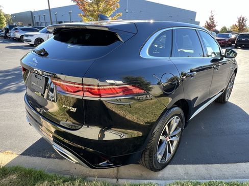 Certified 2022 Jaguar F-PACE R-Dynamic S image 7