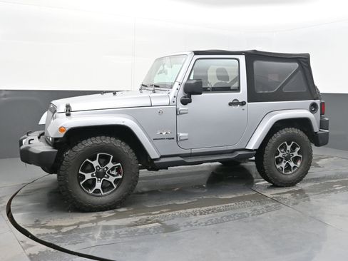 Used 2018 Jeep Wrangler Sahara w/ Connectivity Group image 5